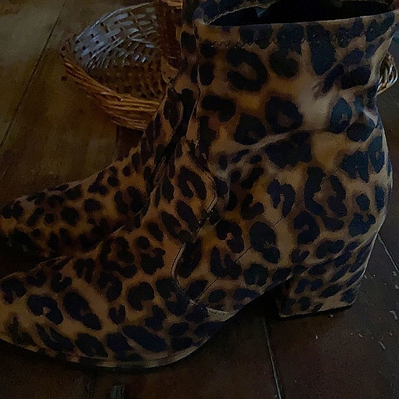 Marc Fisher Shoes - Marc Fisher , cheetah print heels.